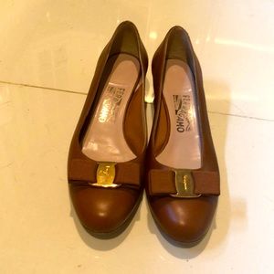 Salvatore Ferragamo heels in brown leather, 8 1/2